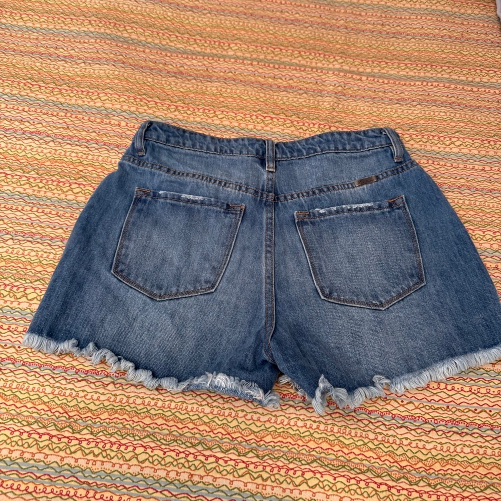 KanCan High Rise Mom Jean Shorts Womens Size 7 / 27 Distressed Cutoff Denim - Picture 5 of 9
